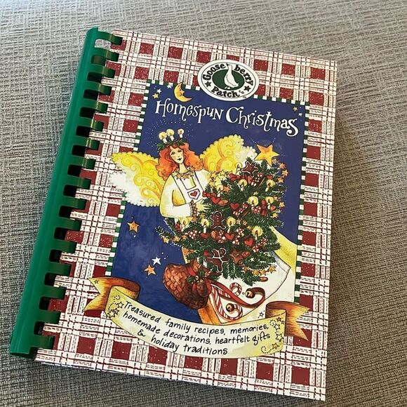 Gooseberry Patch Homespun Christmas Cookbook - Picture 1 of 4
